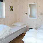 Stunning Home In Tranekaer With Sauna בית נופש