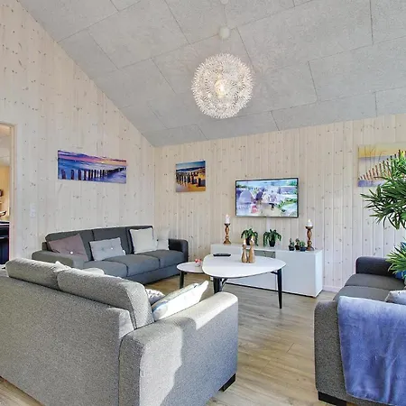6 Bedroom Beautiful In Tranekaer Holiday home Hou (Syddanmark)