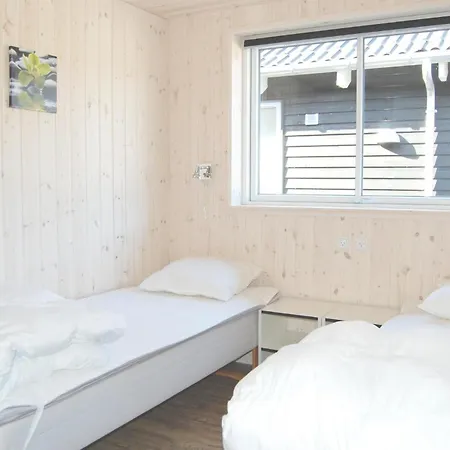 Σπίτι διακοπών Beach Front Home In Tranekaer With Sauna