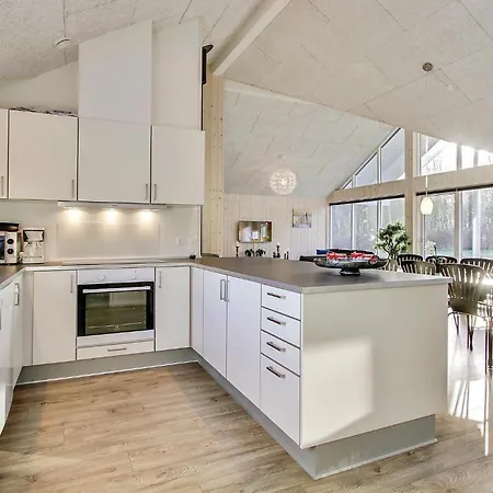 6 Bedroom Beautiful In Tranekaer * Tranekær