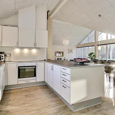 6 Bedroom Beautiful In Tranekaer * Hou (Syddanmark)