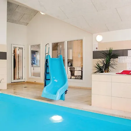 Σπίτι διακοπών Beach Front Home In Tranekaer With Sauna