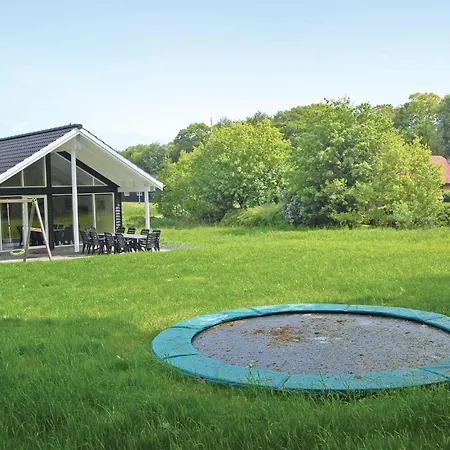 בית נופש Stunning Home In Tranekaer With Sauna *