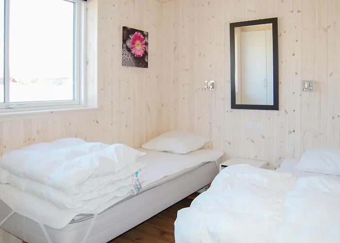 6 Bedroom Beautiful In *