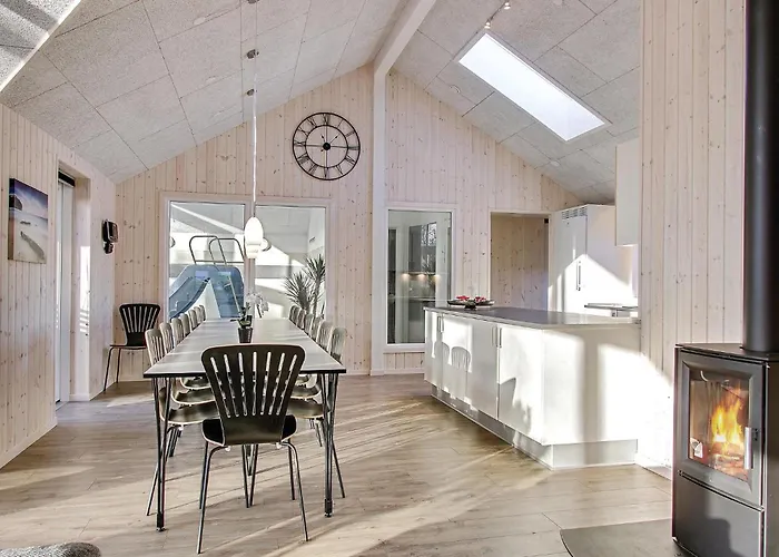 6 Bedroom Beautiful In *