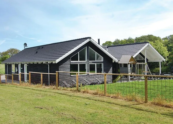 6 Bedroom Beautiful In Casa vacanze *