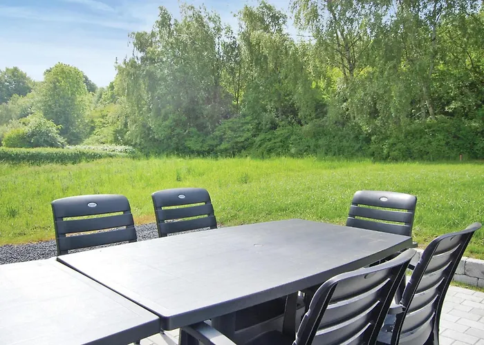 6 Bedroom Beautiful In Casa vacanze Tranekær