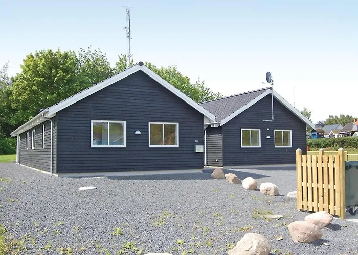 6 Bedroom Beautiful In *